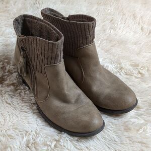 Born Concepts BOC sz 9 Bendell Sweater Cuff ankle boots tan
